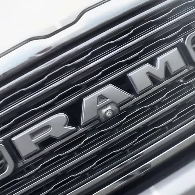 Leren autostoelen worden professioneel gereinigd en geconditioneerd